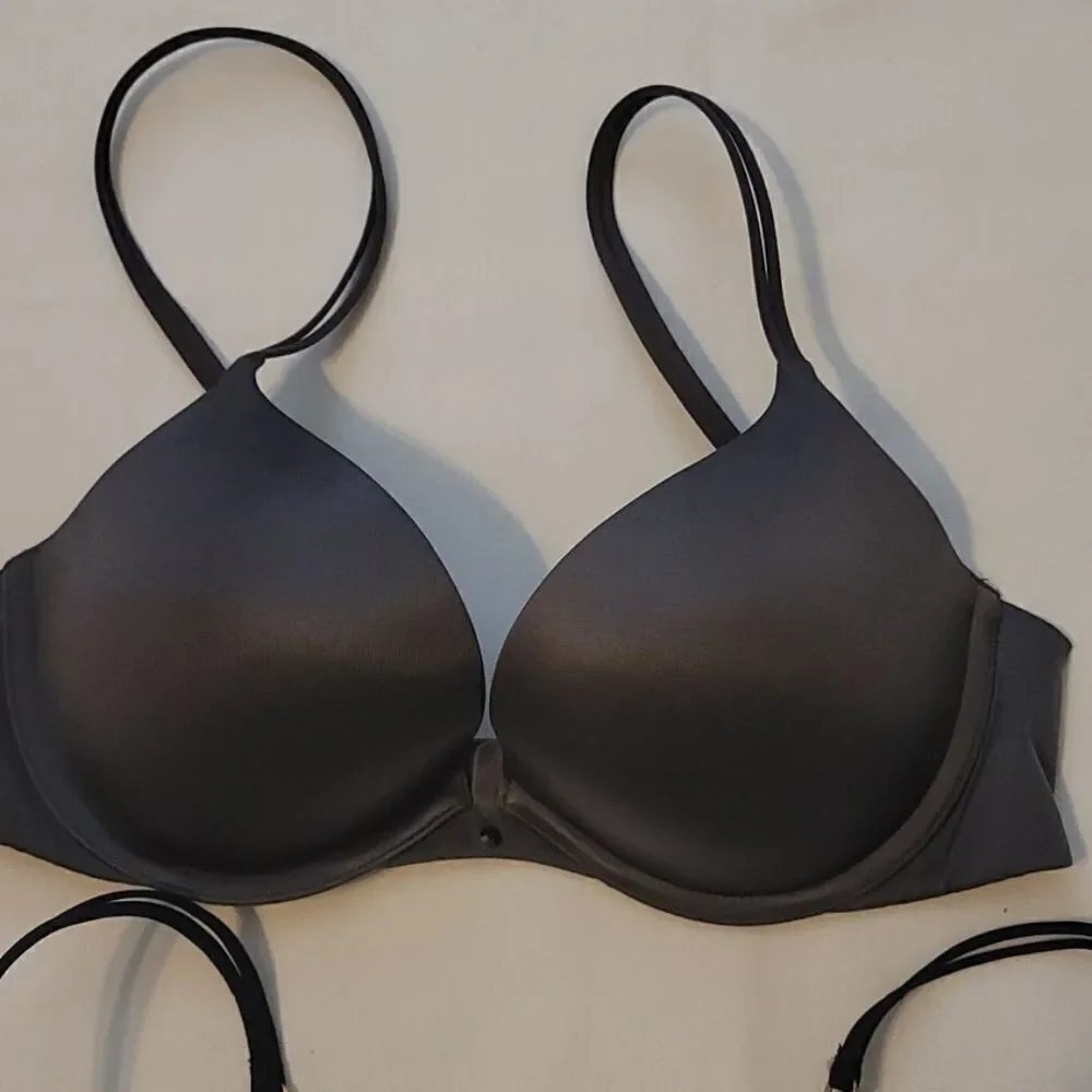 Bundle of Victoria's Secret bras‎